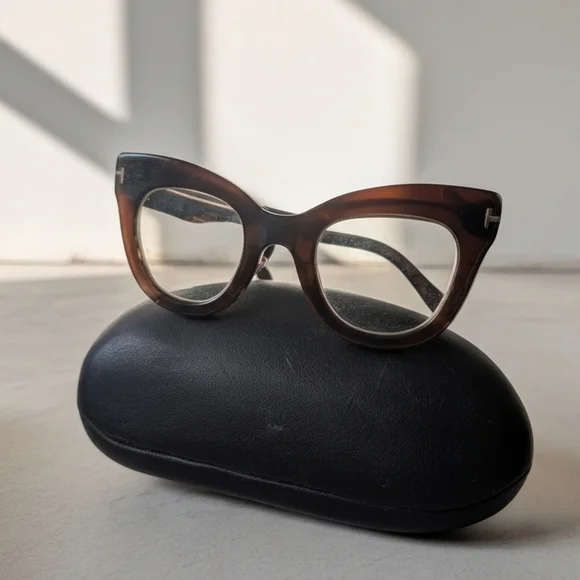 Tom Ford Chick And Stylish Tortoiseshell Sunglasses - Picture 3 of 10